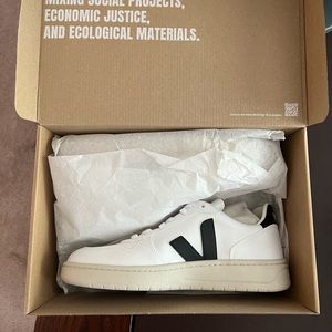 Women’s V-10 CWL Sneaker (Women) - EU size 39 - US size 8